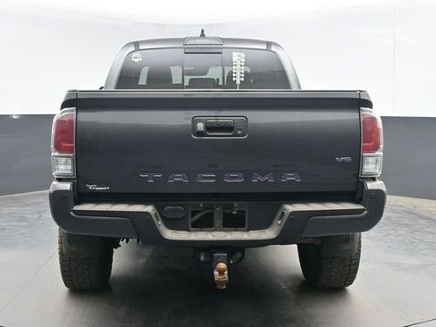 Used 2022 Toyota Tacoma TRD Sport w/ Technology Package AWD/4WD image 9