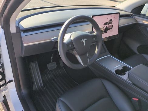 Used 2023 Tesla Model Y Long Range image 10