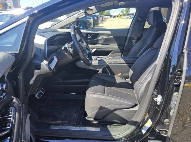Used 2025 Cadillac Optiq Luxury 2 w/ LPO, Floor Liner Package AWD/4WD image 5