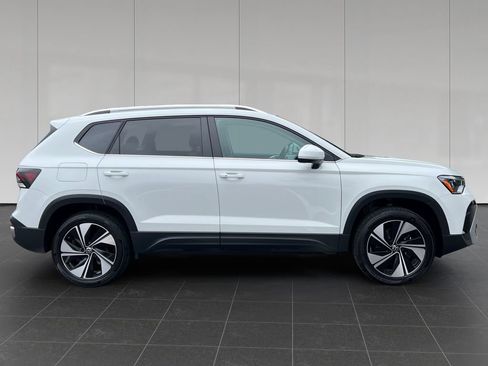 Used 2026 Volkswagen Taos SE AWD/4WD image 6