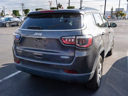 Used 2022 Jeep Compass Latitude AWD/4WD image 4