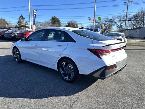 Used 2025 Hyundai Elantra Sport image 5