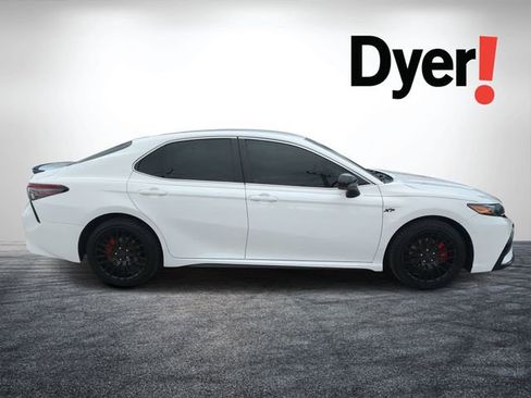 Used 2021 Toyota Camry SE image 2