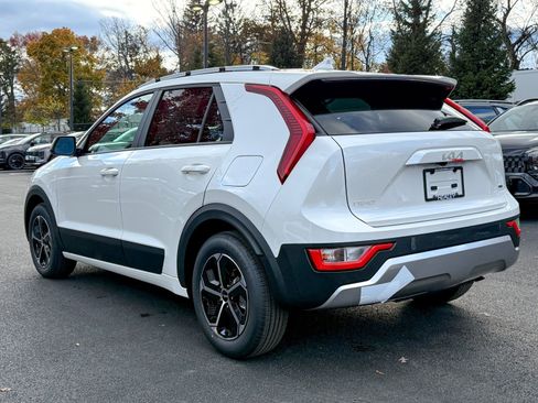 New 2026 Kia Niro LX image 5