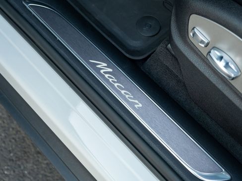 Certified 2026 Porsche Macan image 20