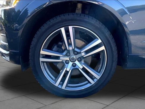 Used 2021 Volvo XC60 T5 Momentum w/ Premium Package AWD/4WD image 11
