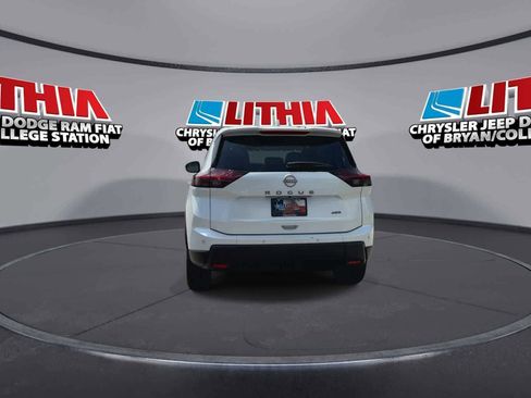 Used 2025 Nissan Rogue SV AWD/4WD image 7