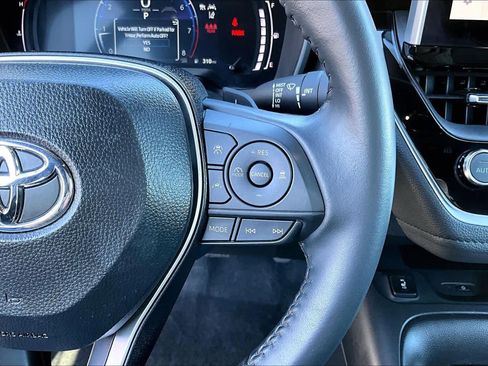 Certified 2025 Toyota Corolla XSE image 25