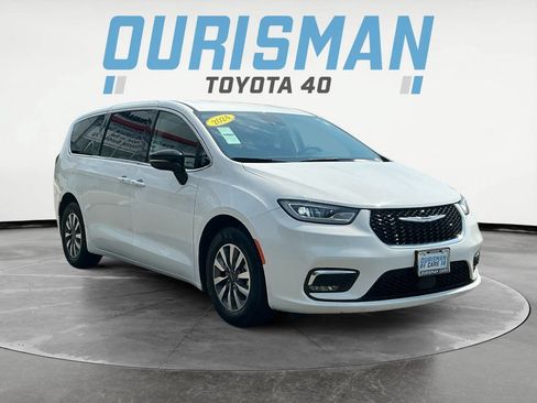 Used 2024 Chrysler Pacifica Limited FWD image 1