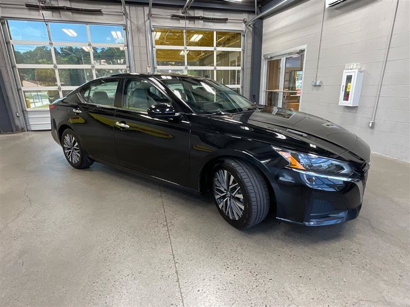 Used 2023 Nissan Altima 2.5 SV w/ SV Premium Package FWD image 7