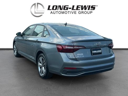 Used 2023 Volkswagen Jetta SE FWD image 4