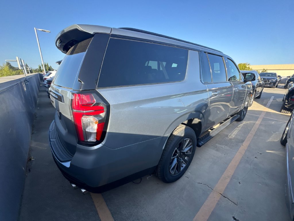 Used 2023 Chevrolet Suburban Z71 w/ Z71 Off-Road Package AWD/4WD image 4