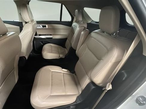 Used 2022 Ford Explorer Limited w/ Equipment Group 301A AWD/4WD image 14