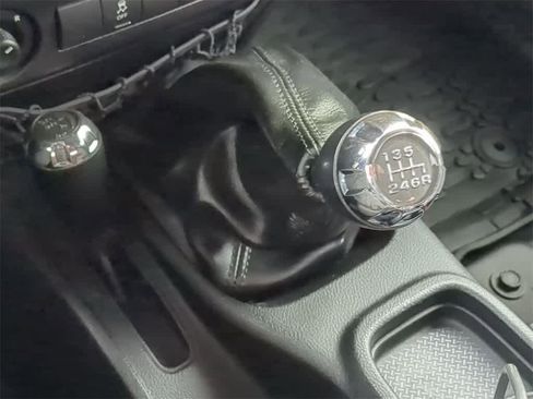 Used 2017 Jeep Wrangler Unlimited Sahara w/ Connectivity Group image 30