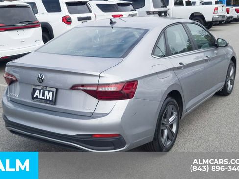 Used 2024 Volkswagen Jetta SE FWD image 5