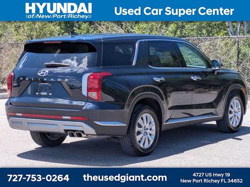 Certified 2025 Hyundai Palisade SE FWD image 5