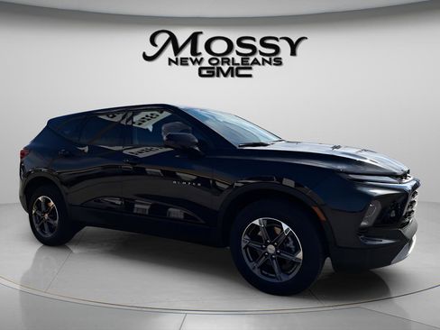 Used 2025 Chevrolet Blazer LT image 3