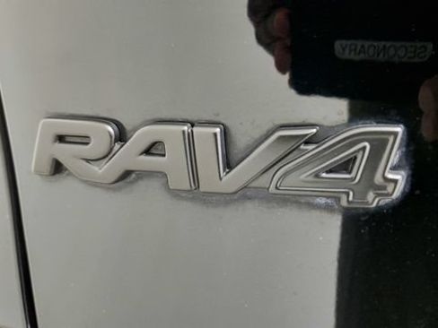 Used 2022 Toyota RAV4 LE FWD image 33