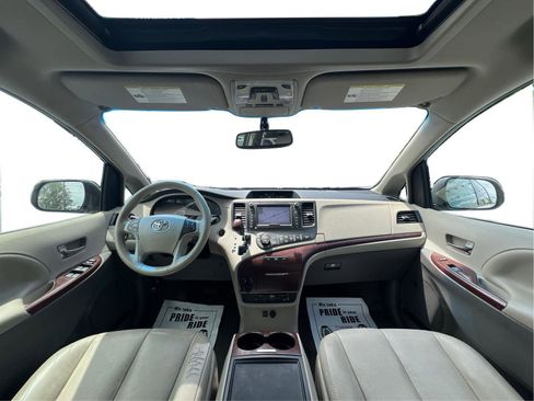 Used 2014 Toyota Sienna XLE w/ XLE Premium Package FWD image 8