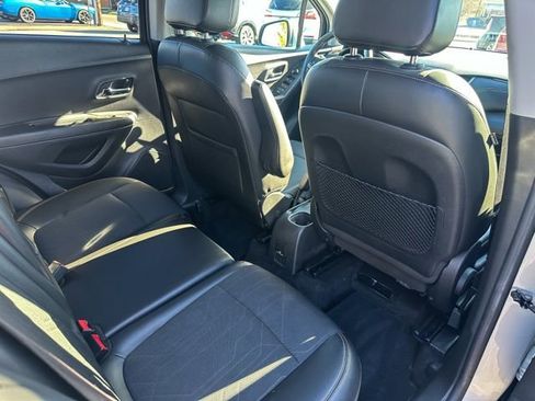 Used 2018 Chevrolet Trax LT w/ LT Convenience Package image 22