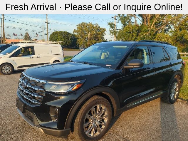 Used 2025 Ford Explorer Active w/ Active Comfort Package AWD/4WD image 2
