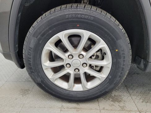 Used 2021 Jeep Grand Cherokee Laredo image 31