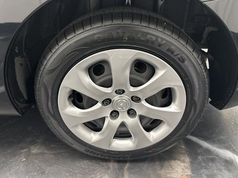 Used 2011 MAZDA MAZDA3 i Sport image 28