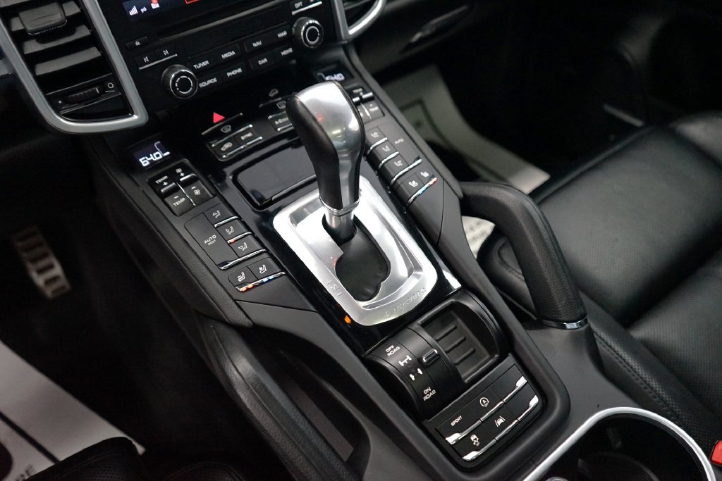 Used 2017 Porsche Cayenne S AWD/4WD image 44