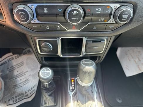 Certified 2024 Jeep Gladiator Sport AWD/4WD image 15