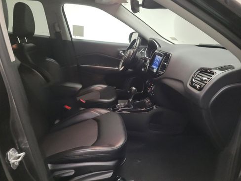 Used 2020 Jeep Compass Latitude FWD image 21