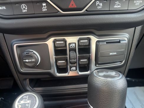 New 2025 Jeep Wrangler Unlimited Sahara w/ Safety Group AWD/4WD image 30