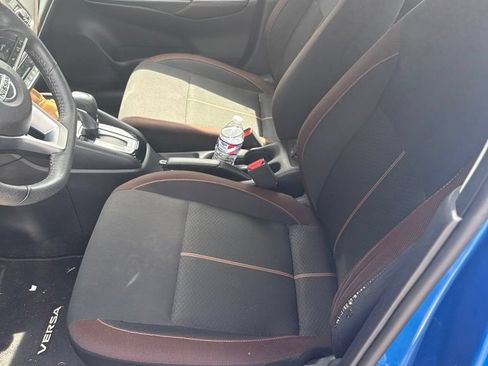 Used 2022 Nissan Versa SR FWD image 5