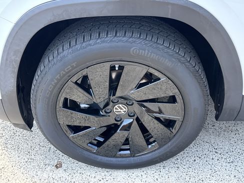 Used 2024 Volkswagen Atlas SE FWD image 11