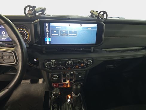 Used 2024 Jeep Gladiator Mojave w/ Technology Group AWD/4WD image 17