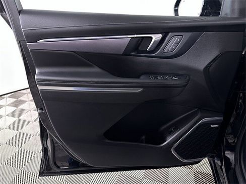 Used 2025 Buick Enclave Sport Touring image 23