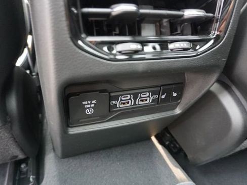 Used 2024 Jeep Grand Cherokee Overland w/ Advanced Protech Group III image 19