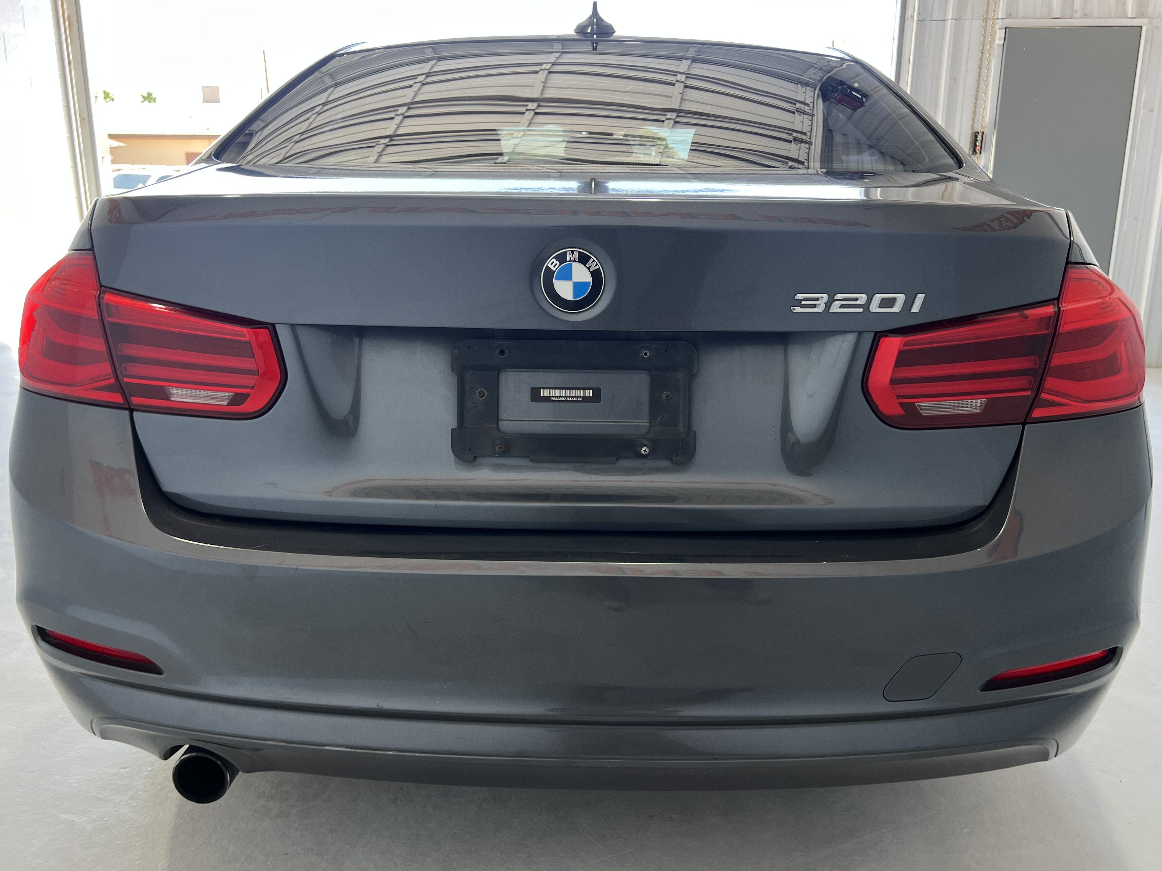 Used 2016 BMW 320i Sedan RWD image 4