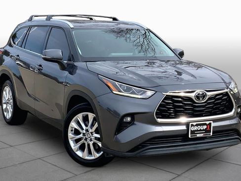 Used 2023 Toyota Highlander Limited FWD image 5