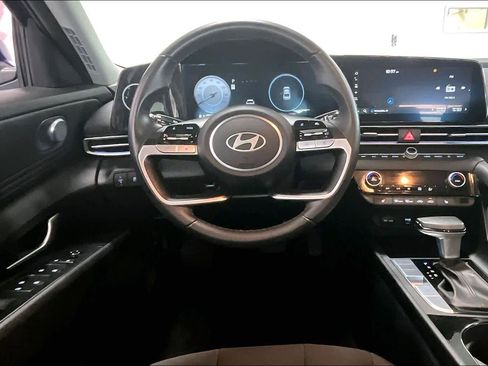 Used 2024 Hyundai Elantra SEL w/ Convenience Package image 12