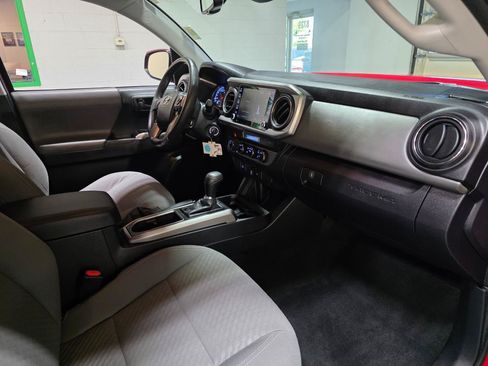 Used 2021 Toyota Tacoma SR5 AWD/4WD image 25