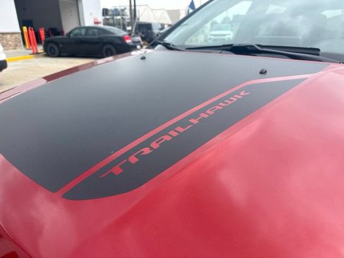 Used 2025 Jeep Compass Trailhawk AWD/4WD image 7