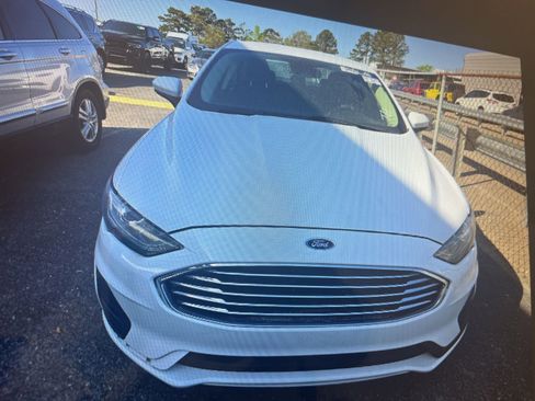 Used 2019 Ford Fusion SE image 10