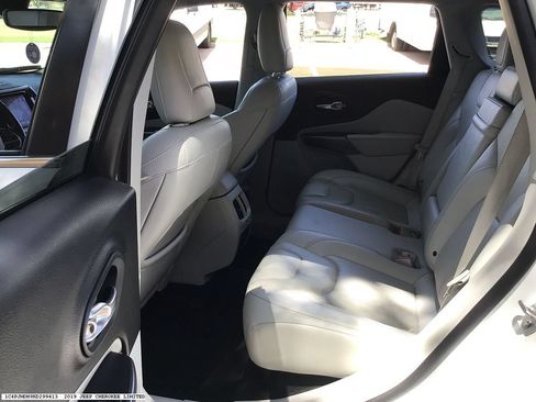 Used 2019 Jeep Cherokee Limited AWD/4WD image 8