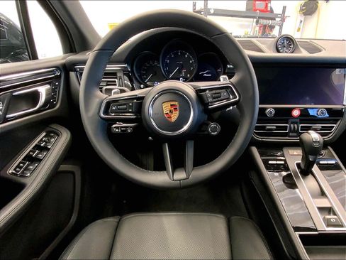 Used 2026 Porsche Macan AWD/4WD image 12