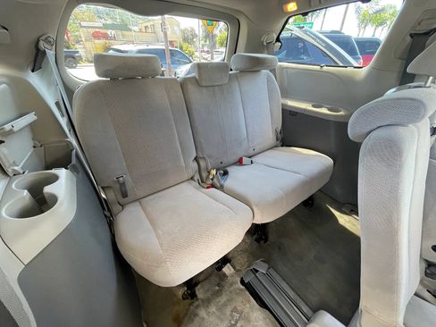 Used 2013 Toyota Sienna LE FWD image 16