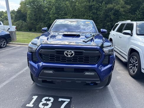 Used 2025 Toyota Tacoma TRD Sport AWD/4WD image 37