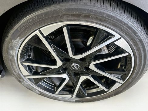 Used 2025 Nissan Sentra SR w/ SR Premium Package FWD image 11