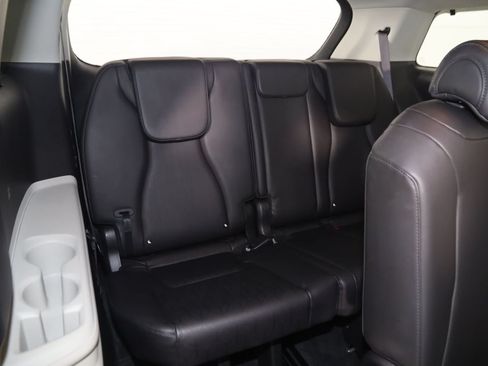Used 2024 Kia Carnival EX FWD image 15