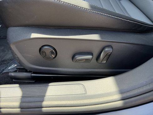 Used 2025 Volkswagen Jetta SE FWD image 22