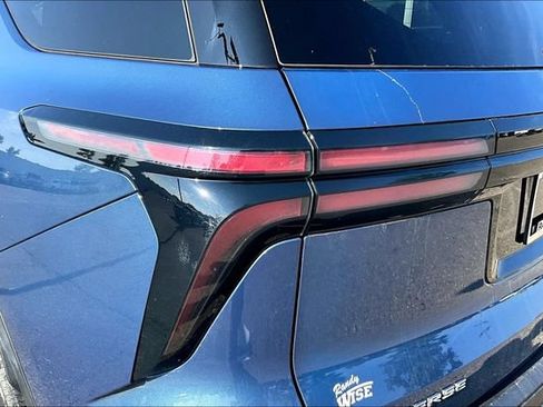 Used 2024 Chevrolet Traverse LT w/ Trailering Package FWD image 30